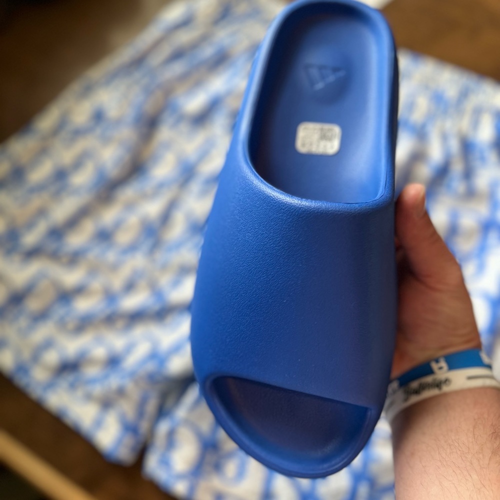 Yeezy Slides Size 11DS Rare Color-way ID4133 is the style code AZURE Blue 🚢💨 - Picture 2 of 10
